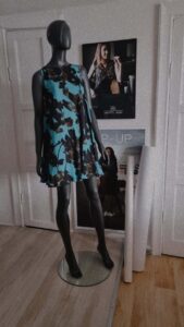 kahtepidi kantav kleit